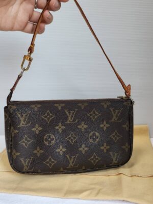 LV Pochette dc04