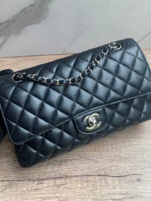 Good condition Chanel Classic 10 holo 21