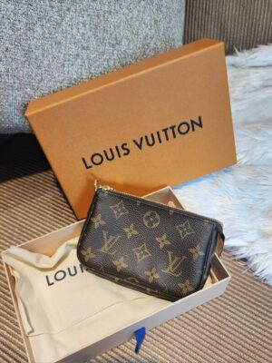 New LV Mini Pochette