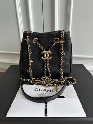 🎁Like new Chanel Drawstring Charm Mini Calfskin holo 28