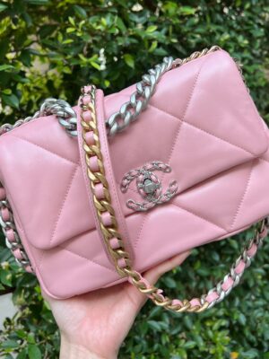 💕Like new💕Chanel 19 size 26 in Pink Microchip (22c)