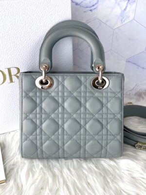 🎊🎊Used like new Lady Dior size small 2022