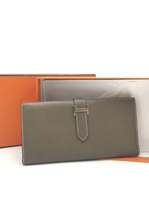 Used in good condition Hermes Bearn Wallet etoupe phw