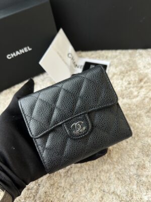 Like new Chanel Tri-fold Caviar SHW holo29