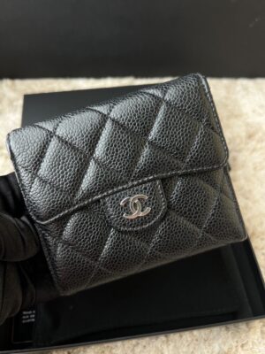 Like new Chanel Tri-fold Caviar SHW holo28