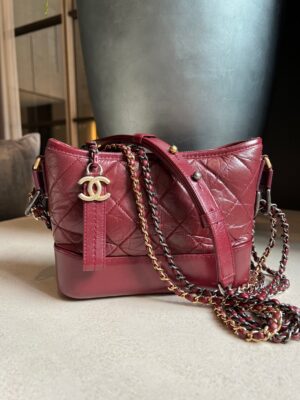 ❤️‍🔥Used good condition Chanel Gabrielle small size in burgundy holo25