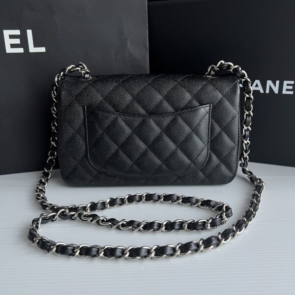 Chanel Mini 8