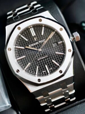 Used AP[ Audemars Piguet ] “ROYAL OAK” 15400ST Black Dial 41 mm.(ปี 2015)