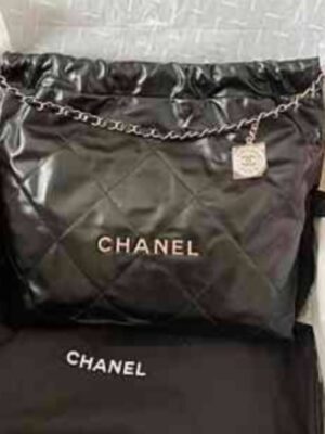 New chanel tote 22 Size: Medium อะไหล่เงิน