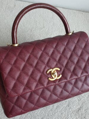 Used in very good condition Chanel coco 10.5 burgundy lizard ghw holo 24