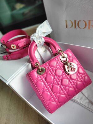 Very good condition Dior small ปี2019