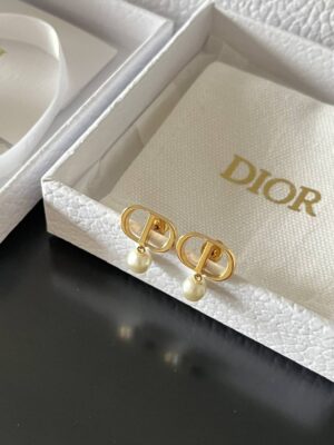 New Dior earrings รุ่นฮิต น่ารักสุดๆ