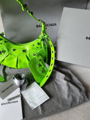 Very ike new! Balenciaga le cagole xs 2022