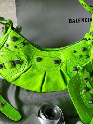 Very ike new! Balenciaga le cagole xs 2022