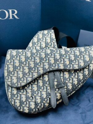 🔥like new! Dior Saddle Medium Belt Bag 2021