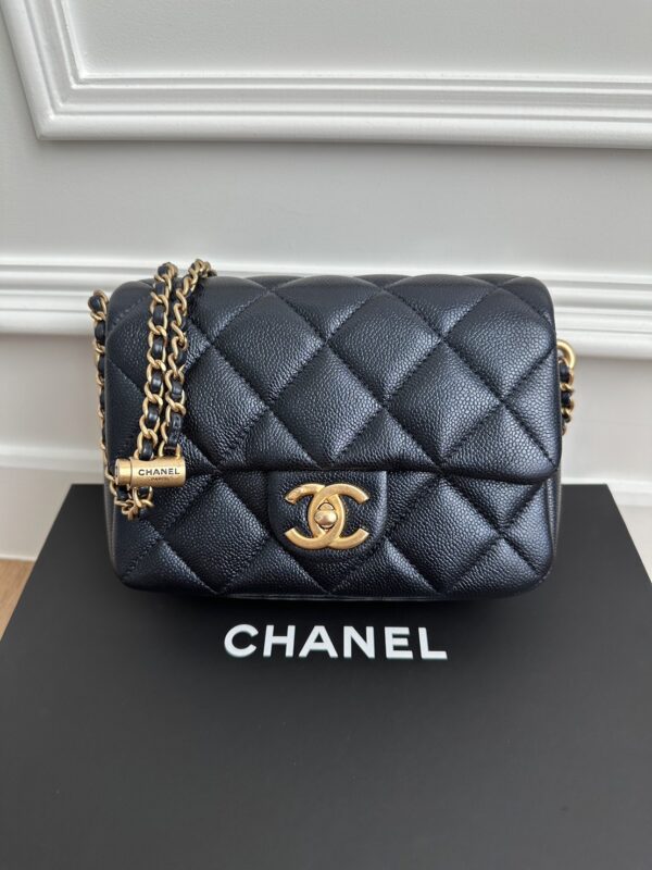 Chanel Mini 7