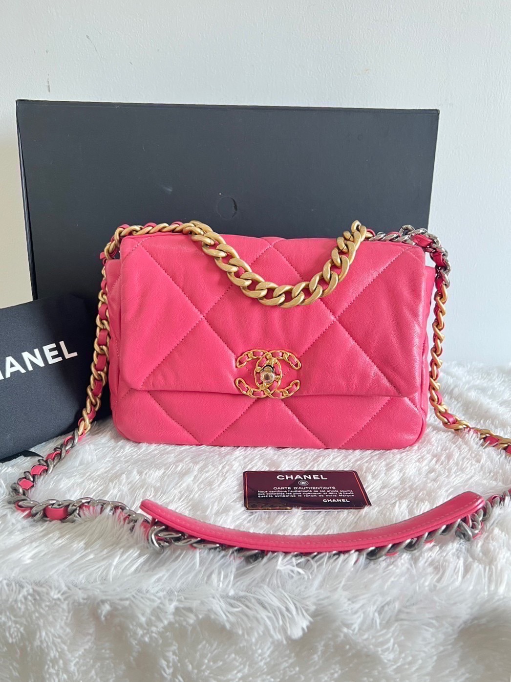 Chanel19 size26 pink lambskin GHW holo29