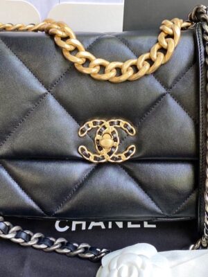 Keep unused Chanel 19 size 26 y22