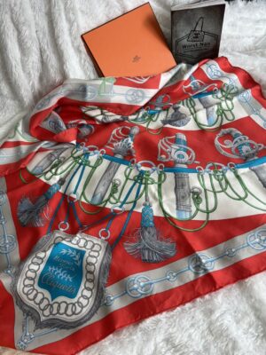 Used very good condition hermes scarf Silk 100%