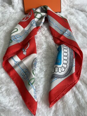 Used very good condition hermes scarf Silk 100%