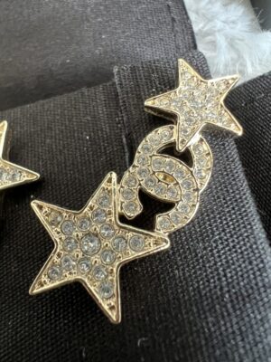 Used like new chanel earring y23