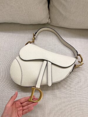 Like new dior saddle medium epsom ivory y.22