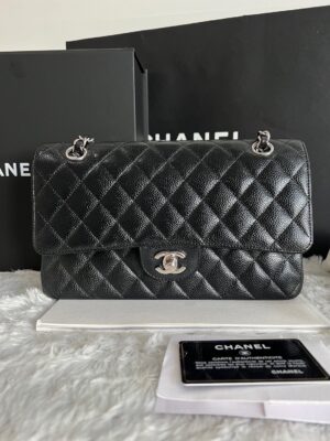 🔥 Used like new Chanel classic 10” SHW holo 19