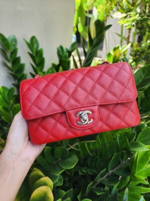 Used like new Chanel mini8 red caviar 18C Holo25