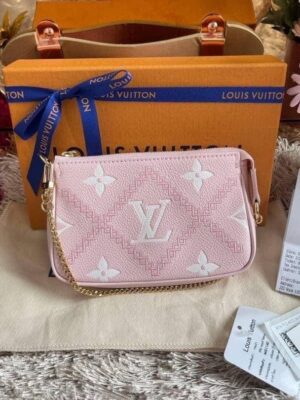 ของใหม่ LV Mini Pouch