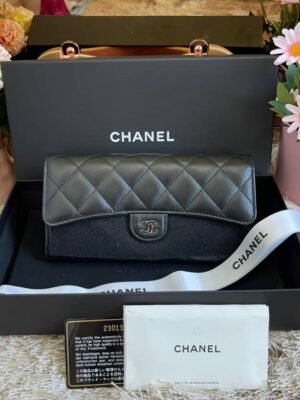 Used Chanel classic long flap wallet Lambskin, no receipt holo 23
