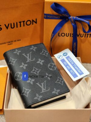 𝗡𝗘𝗪✨️ LV 𝗣𝗮𝘀𝘀𝗽𝗼𝗿𝘁 𝗖𝗼𝘃𝗲𝗿 Monogram Eclipse