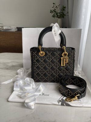 Dior lady stud y.18 Size medium9″