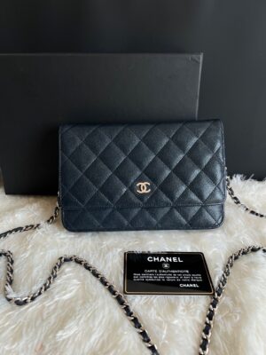 Chanel woc navy holo26 shw