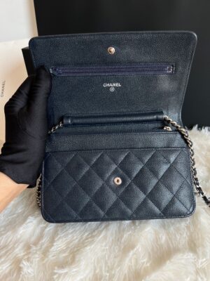 Chanel woc navy holo26 shw