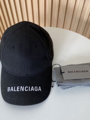 Balenciaga Cap size L 58cm