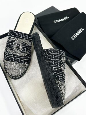 Used like new Chanel Tweed Mule Slide Sandals with CC logo sz.35 (พื้นยาว 22 cm.)