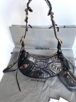 Used like newwww!! Balenciaga Le Cagole size XS Yr 22