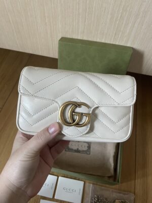 Used in very good condition gucci marmont mini y.2022
