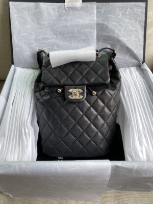 New Chanel backpack medium sizeblack caviar