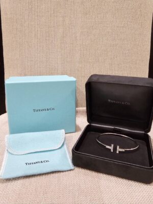 Good condition !!! Tiffany & Co white gold Diamond T Wire Cuff Bracelet (size M)