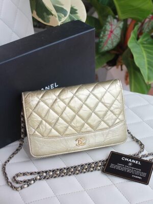 Used Chanel Gabrielle WOC holo24