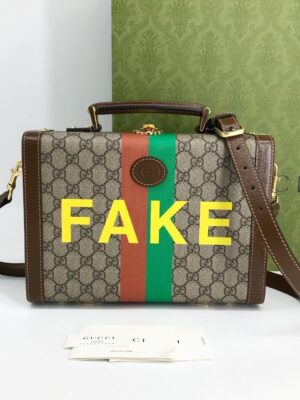 (Super Like New! 95%) Gucci ‘Fake/Not’ print Beauty Case Limited