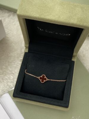 Like new Van Cleef & Arples Sweet Carnelian Pinkgold 18K