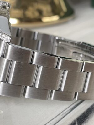 Rolex Explorer ii เข็มแดง Series D (ปี2004-2005)