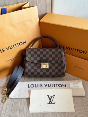 Used like new Lv croisette dc17